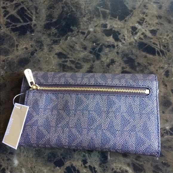 Michael Kors Trifold Wallet - Picture 2 of 4